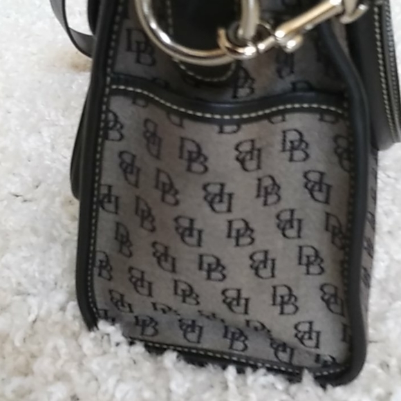 Dooney & Bourke Messanger Crossbody Bag. - Picture 4 of 10